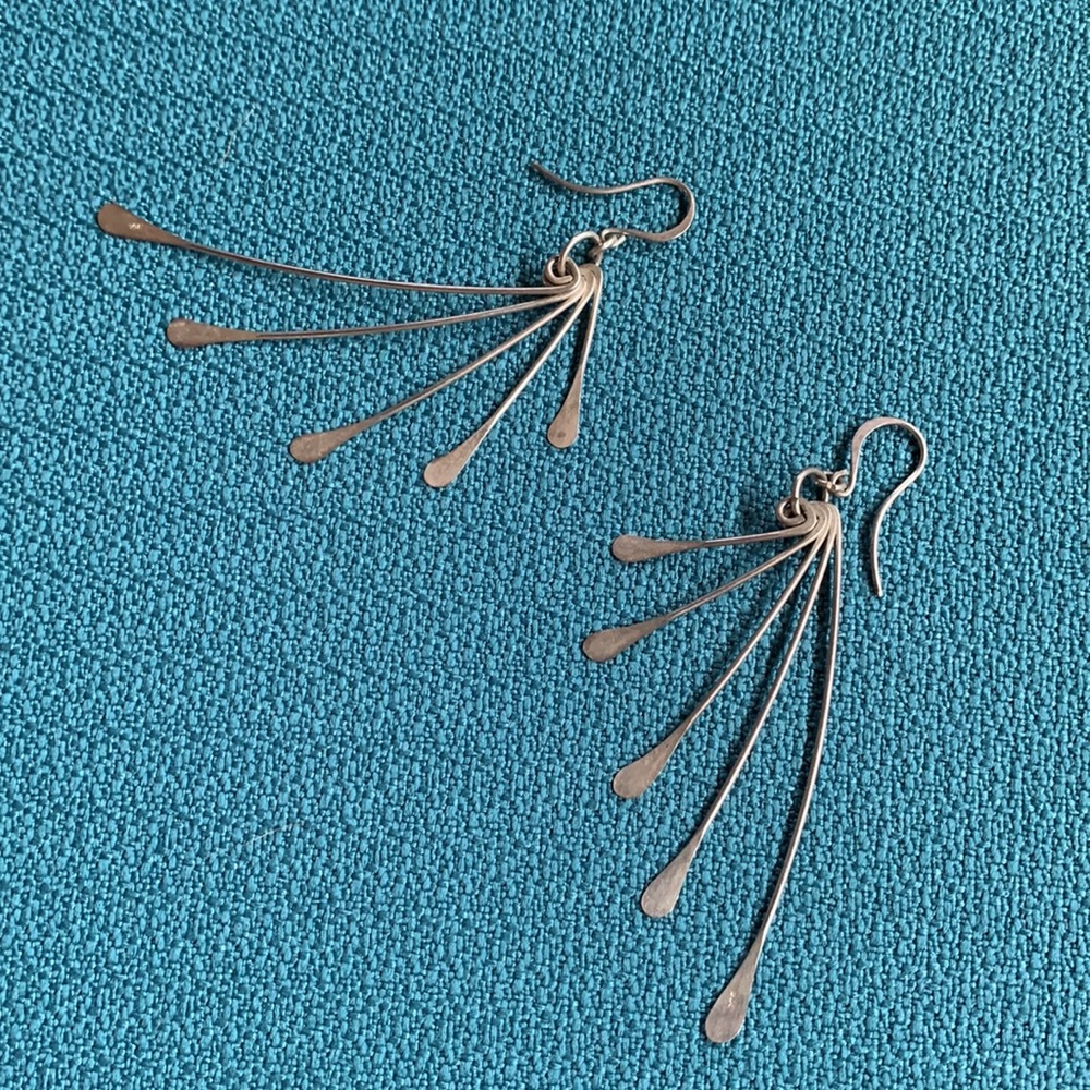 Silver cascading dangling earrings - Picture 3 of 3